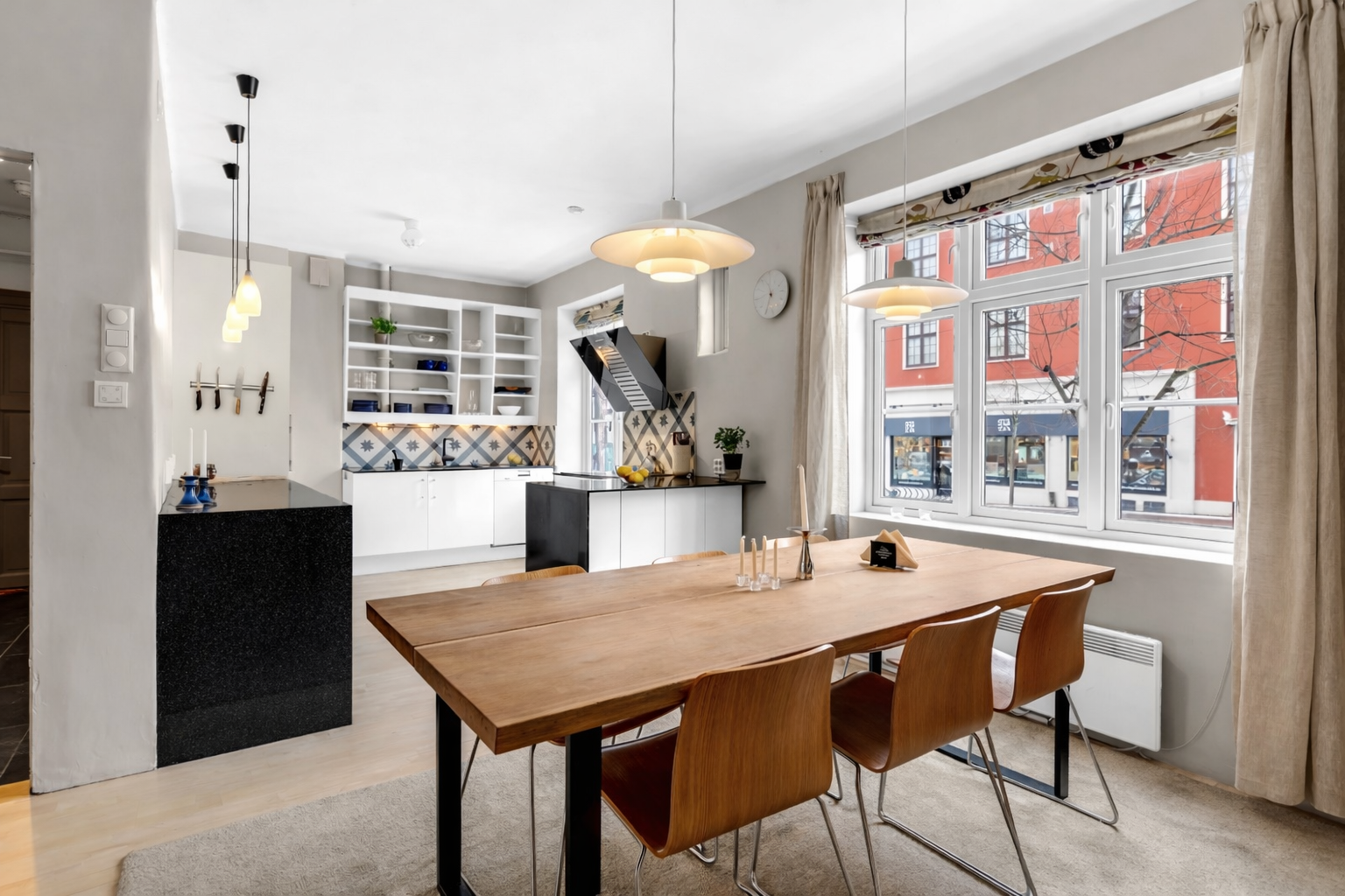 Vedovn gir effektiv oppvarming og skaper en lun atmosfære i rommet. Galleribilde