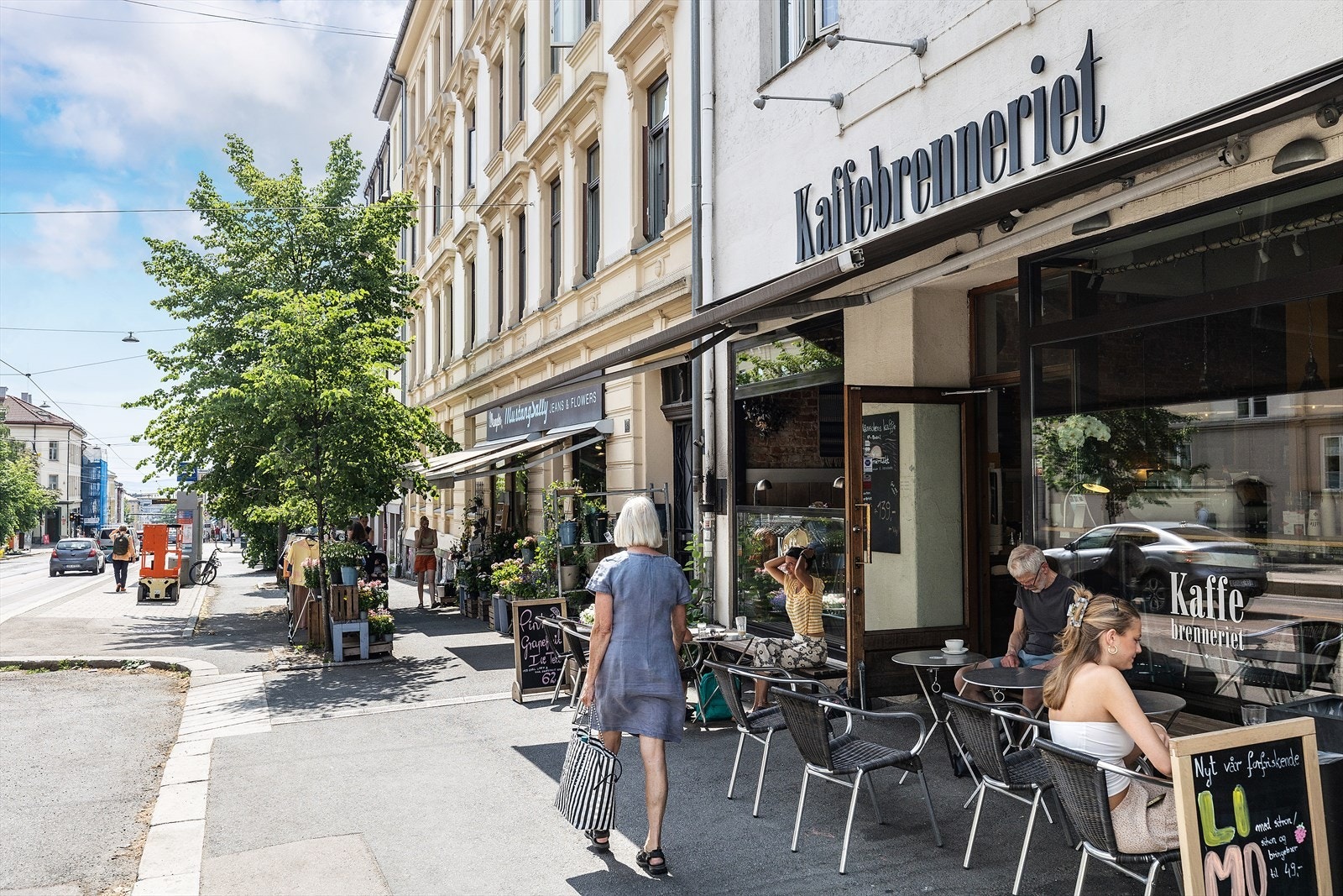 Kaféer og butikker i nærheten gir enkel tilgang til lokale fasiliteter. Galleribilde