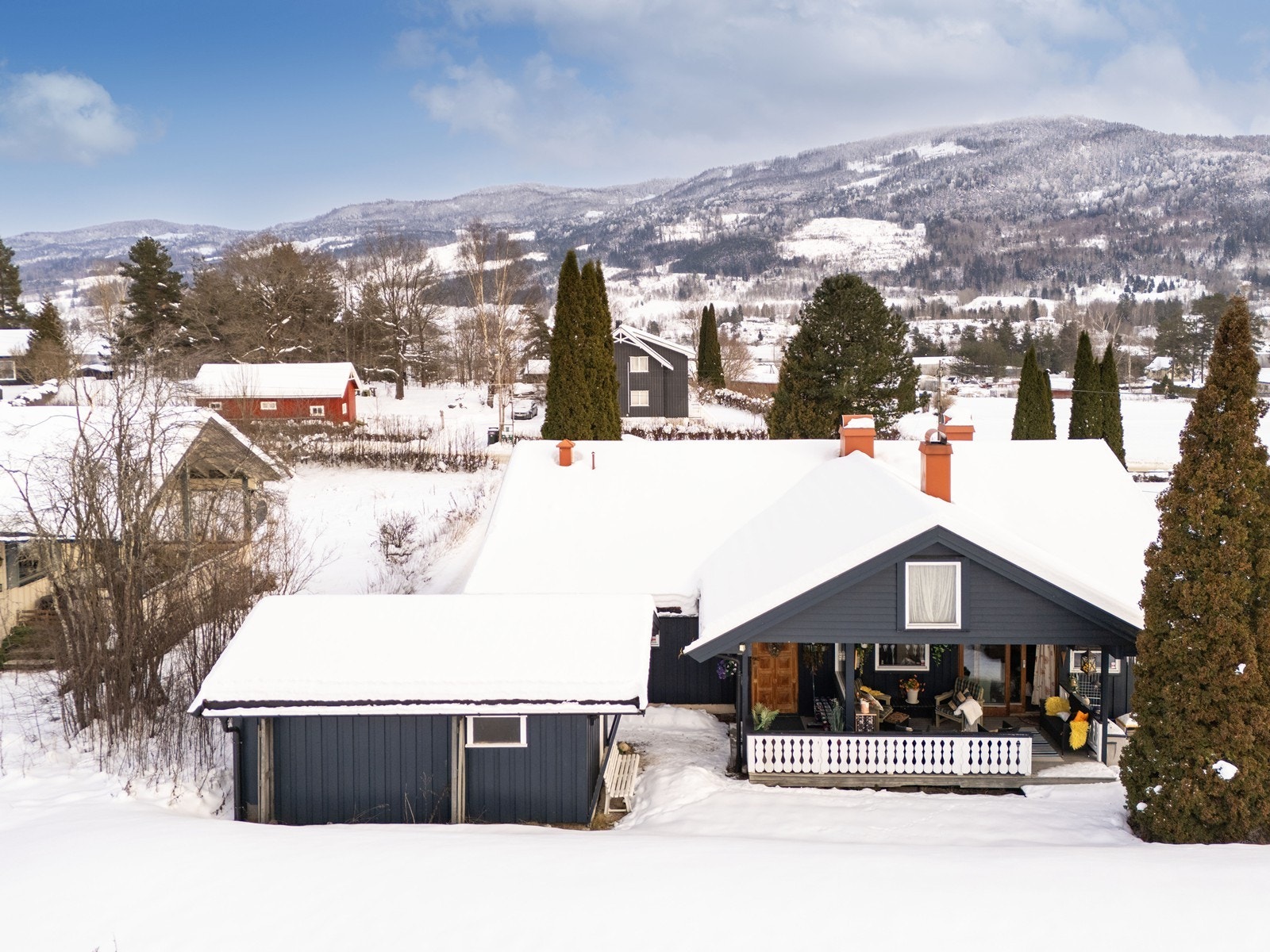 Her bor man med kort avstand til skoler, barnehager og naturskjønne Tyrifjorden. Galleribilde