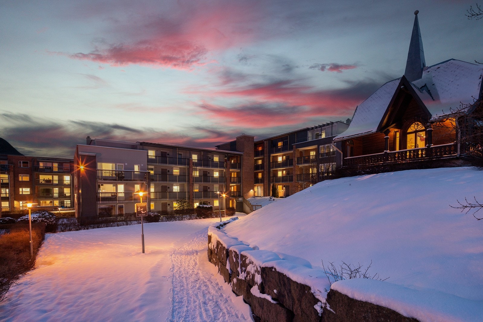 Leiliheten ligger i 1 etasje på enden av blokken Galleribilde