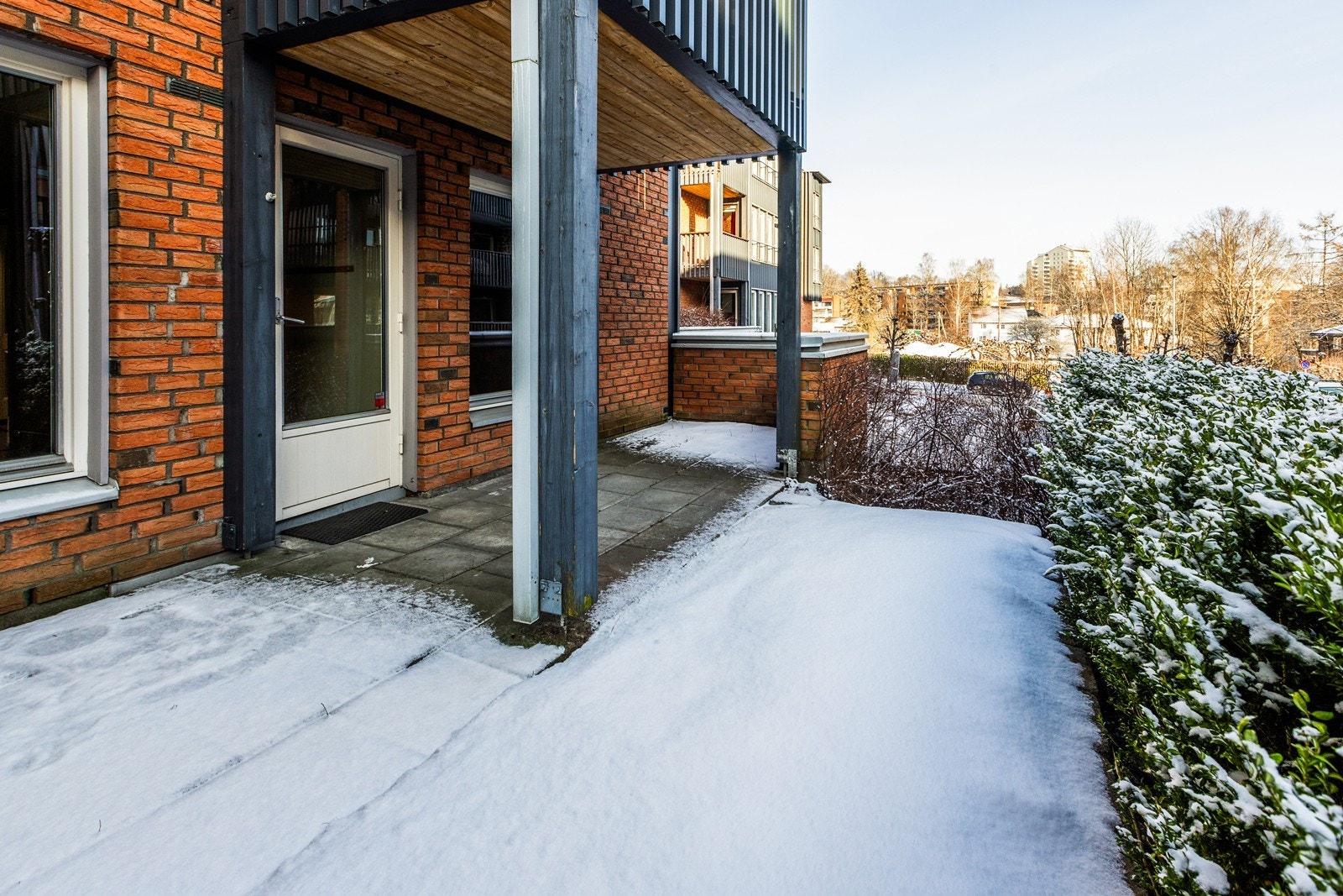 Utgang til en hyggelig terrasse ut fra kjøkkenet. Galleribilde