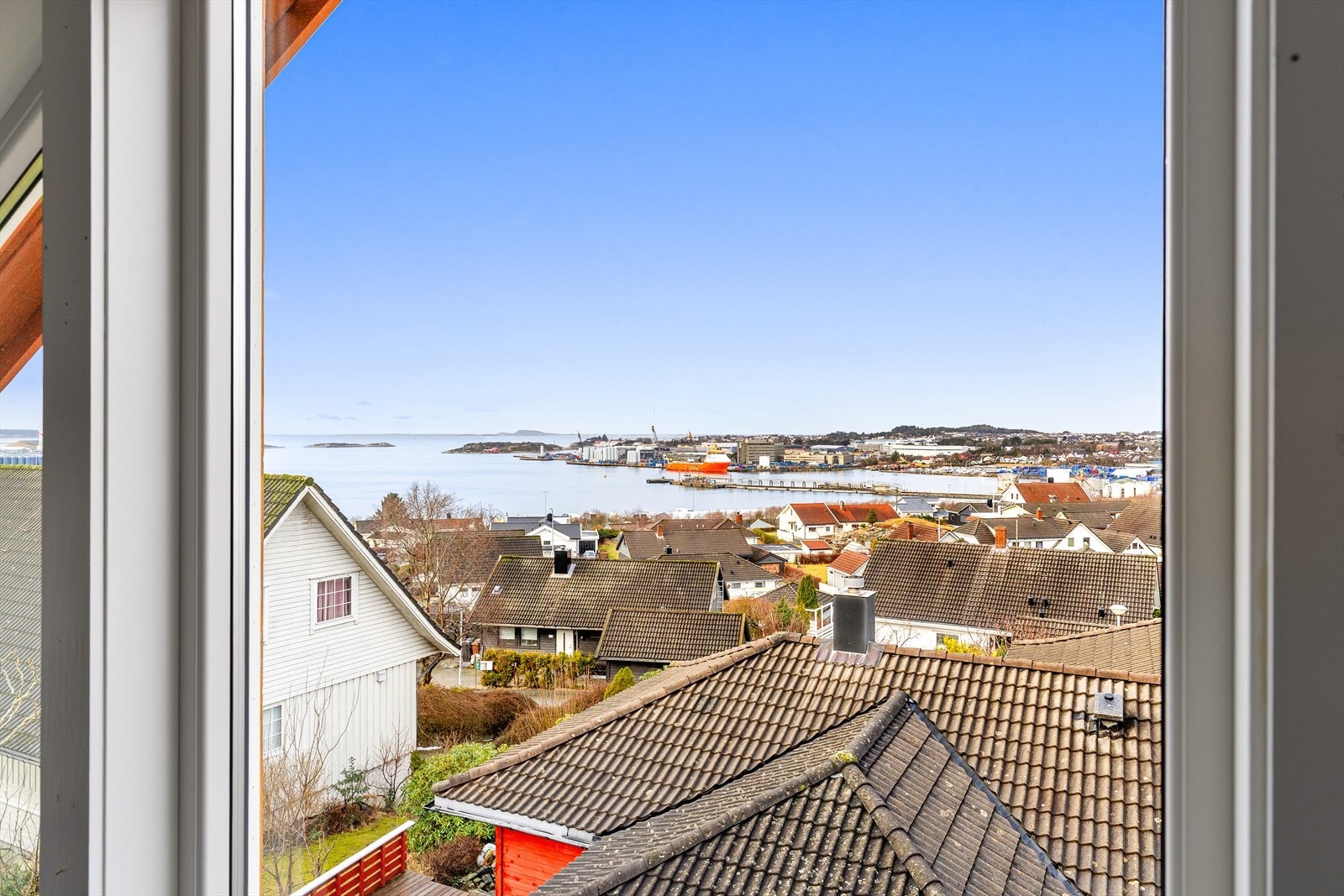 Utsikten fra loftstuen ( Det foreligger ikke tegning av loftetasje ) Galleribilde