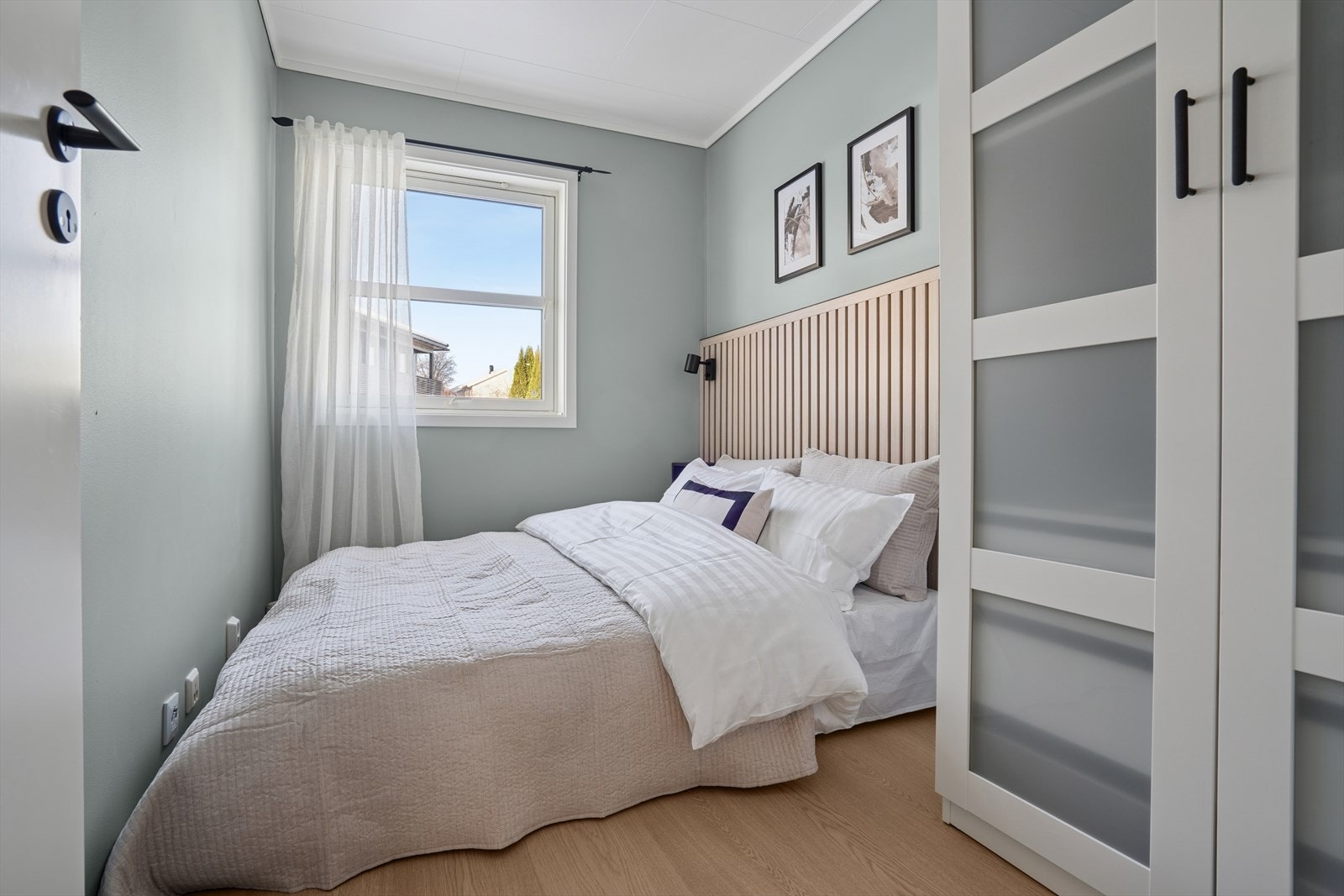 Gjesterom på 6,6 m². Dette rommet passer perfekt til gjesterom, barnerom eller kontor. Galleribilde