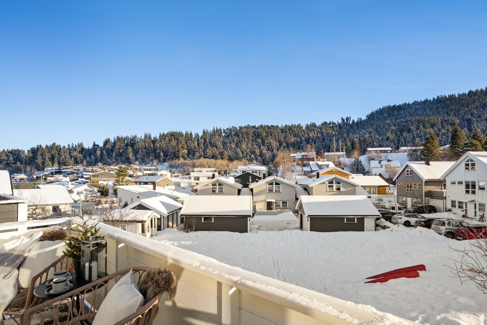 Balkongen er utstyrt med en praktisk markise. Galleribilde