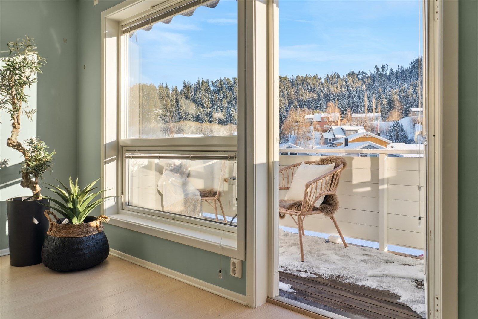 Fra stuen er det direkte utgang til balkongen. Galleribilde