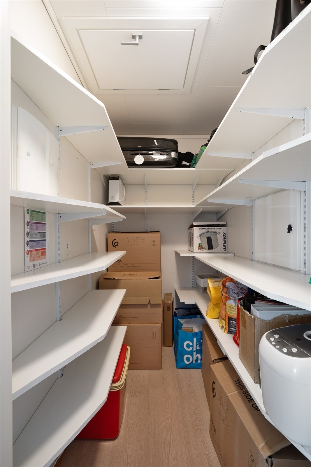 Praktisk innvendig bod. Galleribilde
