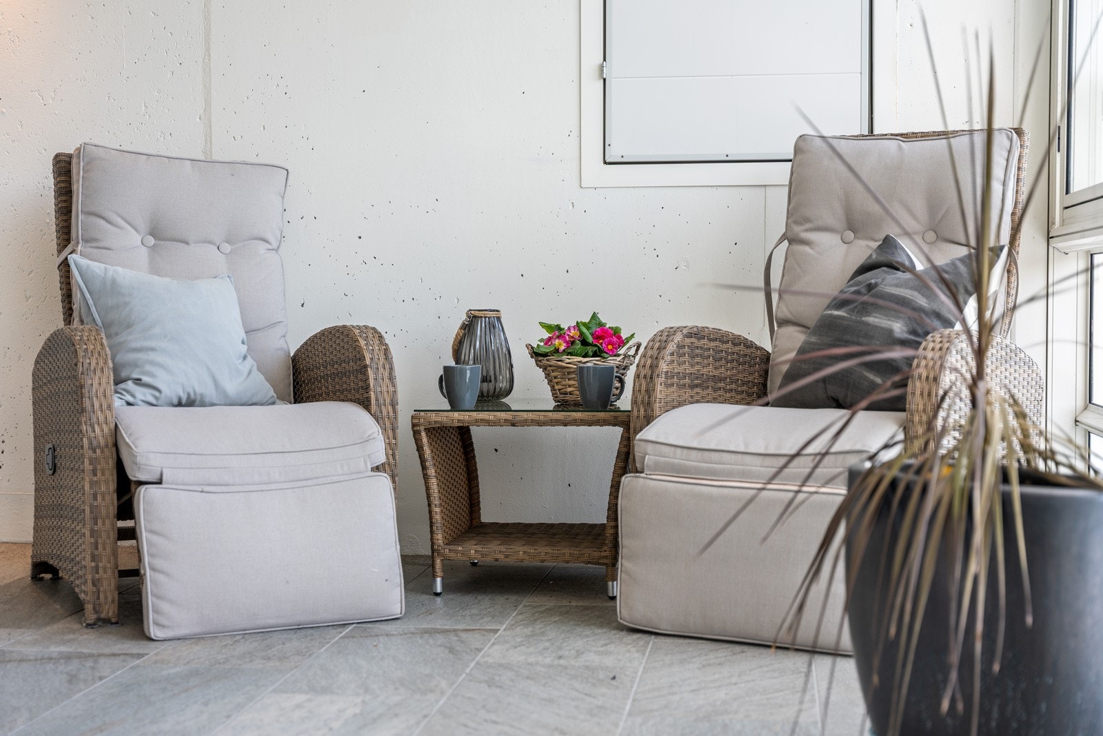 God plass til utemøbler, grill og potteplanter. Galleribilde