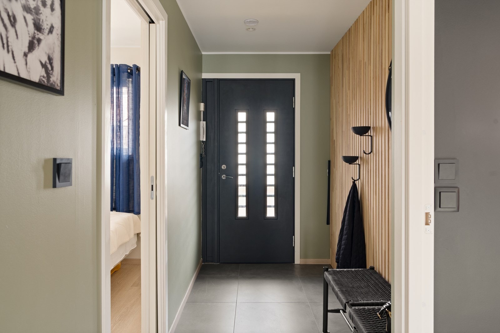 Velkommen inn! Det er varmekabler i gangen. Galleribilde