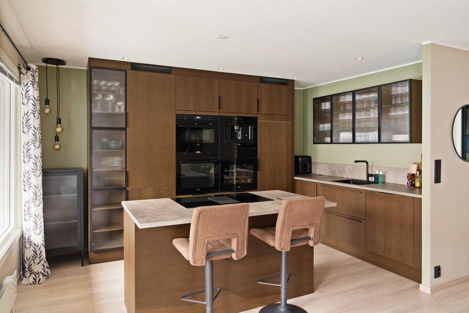 Her ligger alt til rette for å diske opp middag til både hverdag og fest Galleribilde