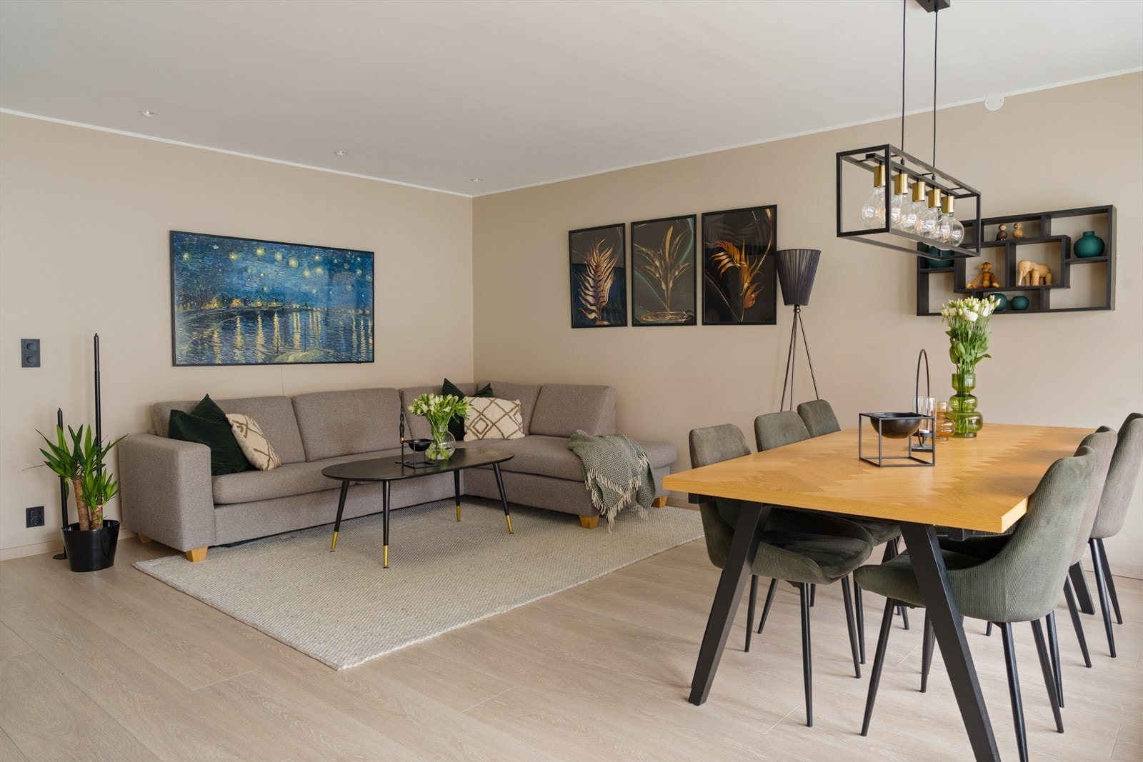 Felleskostnadene er kr 6 087,- og dekker bl.a. varmtvann, TV/internett og kommunale avgifter Galleribilde