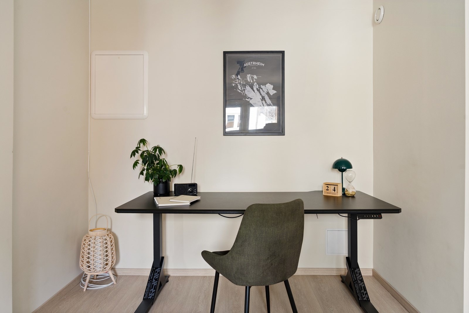 Her er det også plass til kontorpult eller garderobeløsning Galleribilde