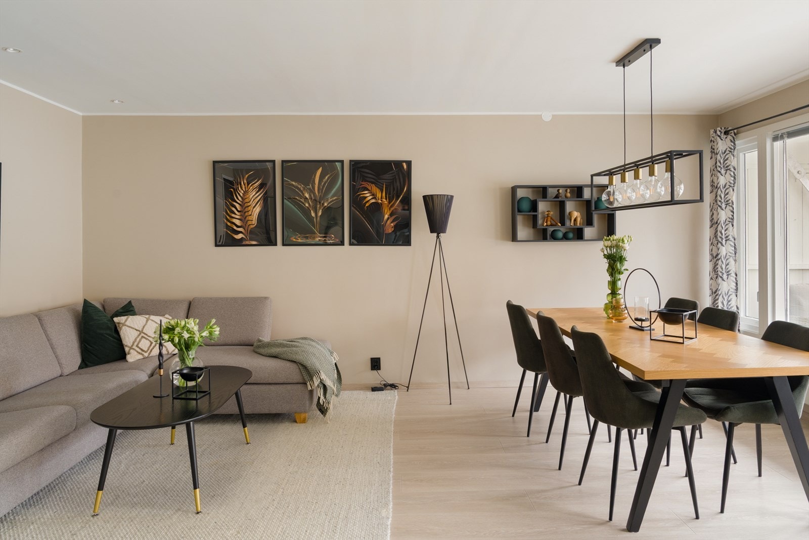 Aktiv Eiendomsmegling v/ Sigbjørn Helland har gleden av å presentere Strandgaten 234! Foto: Petter Quinn. Galleribilde