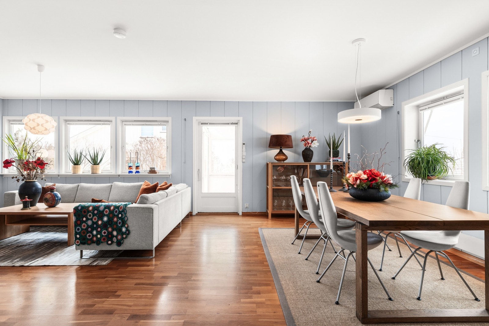 En halvpart av tomannsbolig beliggende i rolig boligområde innerst i blindvei Galleribilde