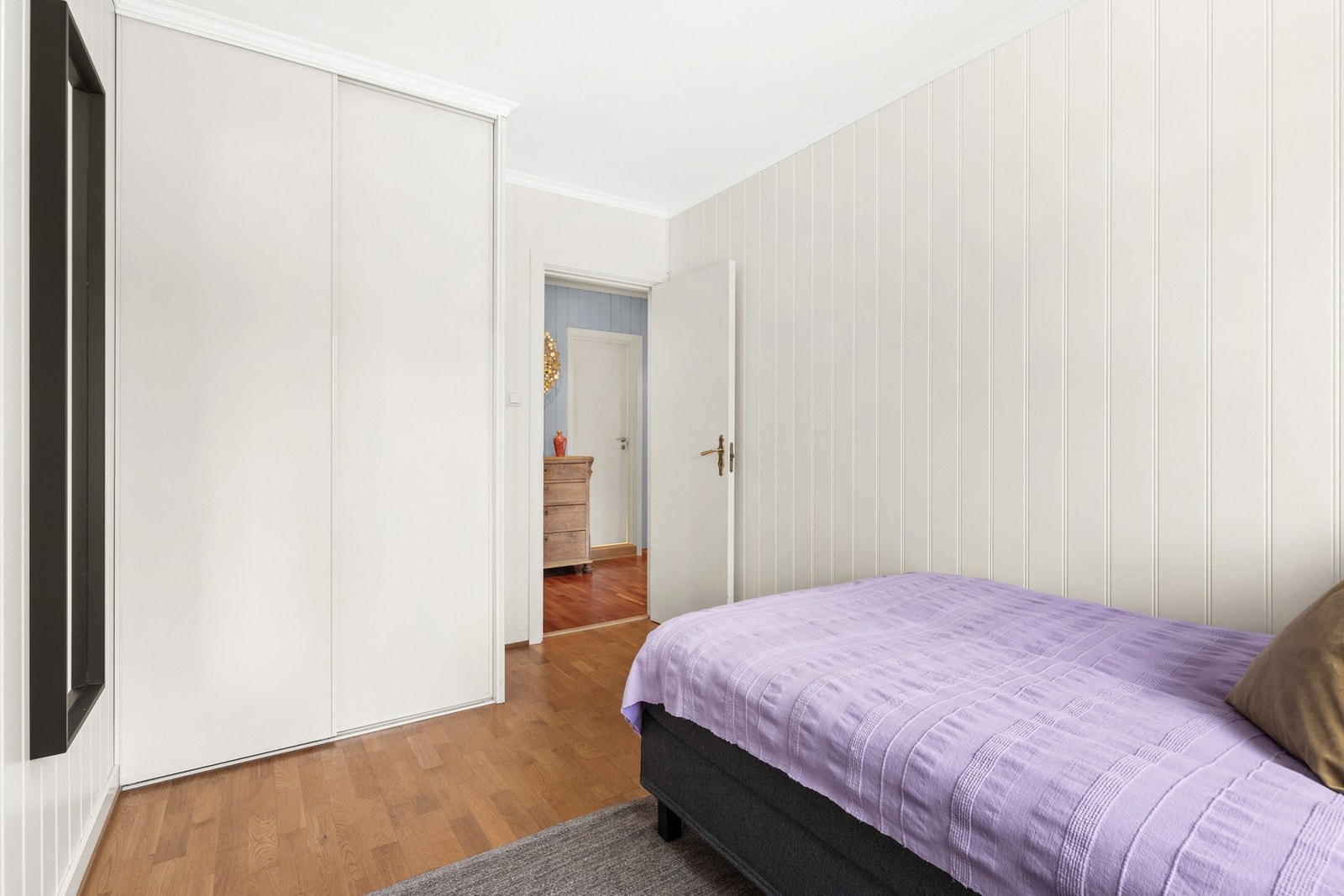 Rommene er i dag benyttet som gjesterom, men fungerer også utmerket som barnerom eller kontor Galleribilde