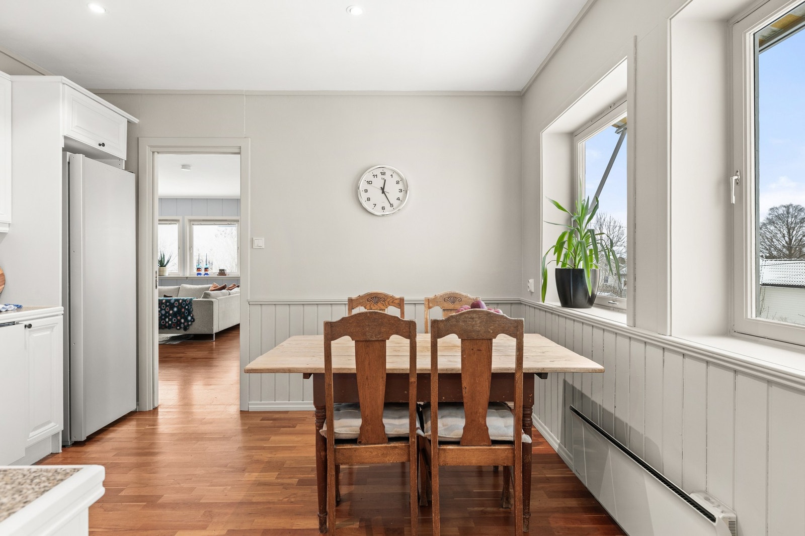 Kjøkkenet har avsatt plass til sittegruppe om ønskelig Galleribilde