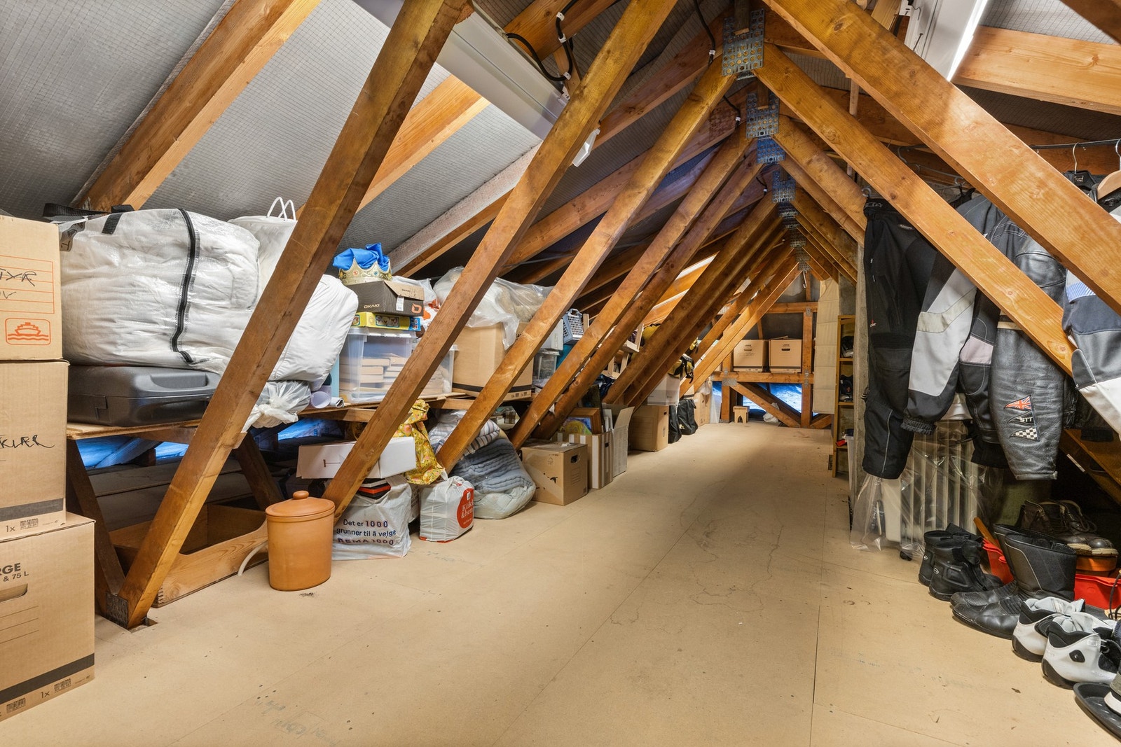 Stort lagringsloft over seksjonen Galleribilde