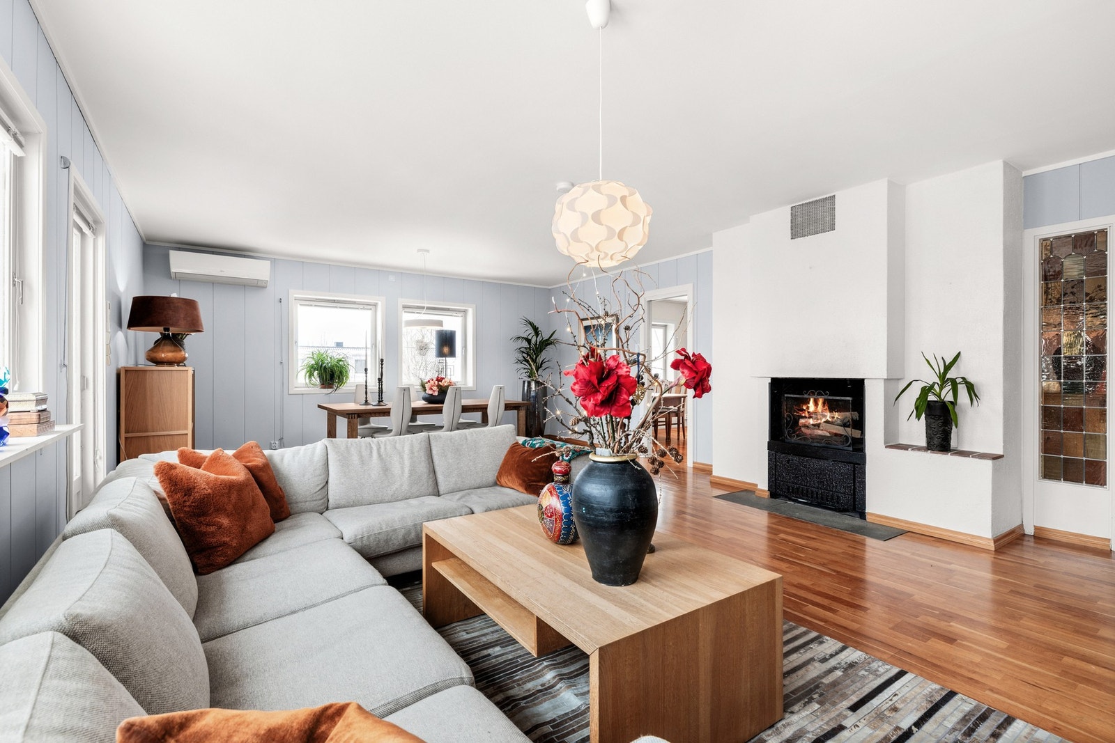 Boligen er jevnlig oppgradert med overflater, taktekking og beslag fra 2024, samt bad fra 2022. Galleribilde