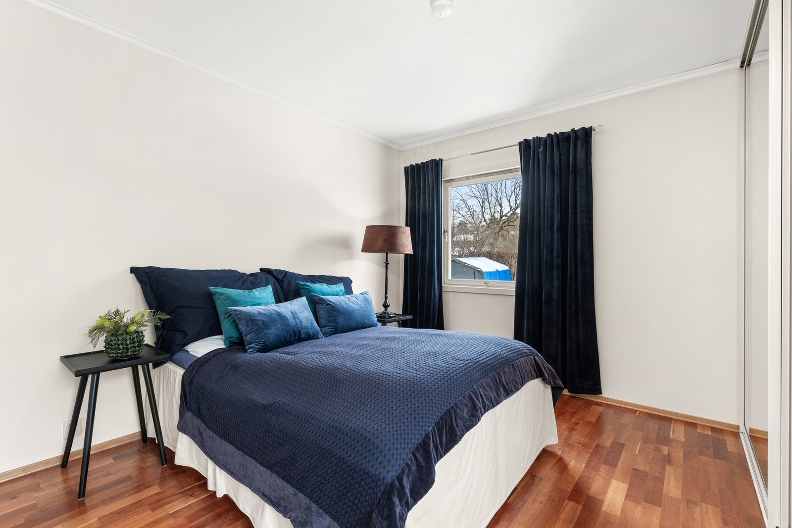 Rommene er holdt i lyse fargetoner Galleribilde