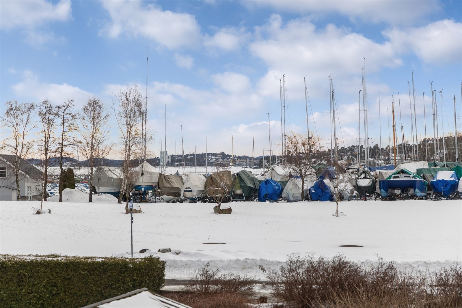 Rett utenfor døren finner du Vallø småbåthavn samt en fint badeplass! Galleribilde