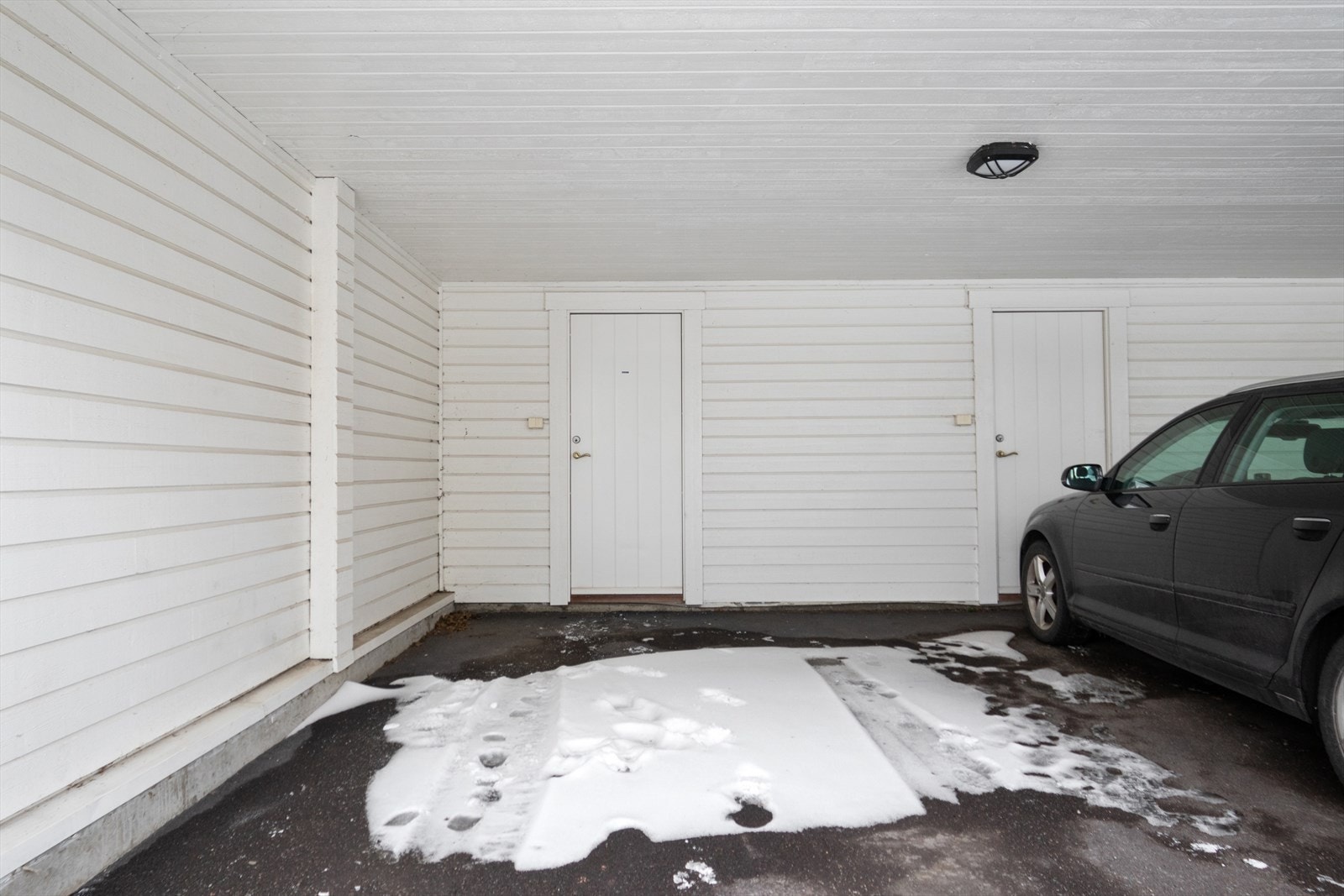 Det er tillatt å montere el bil lading. Alle kostnadene må dekkes av eieren av parkeringsplassen. Galleribilde