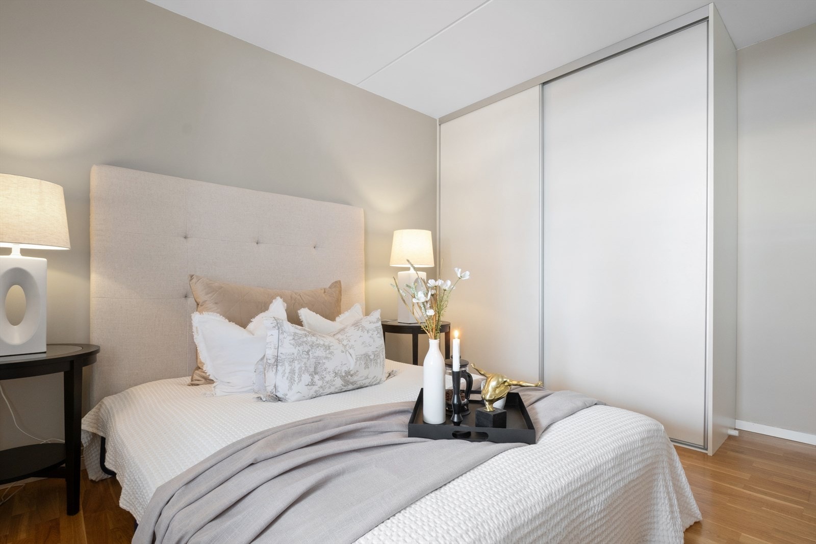 Leiligheten har to innbydende soverom. Galleribilde