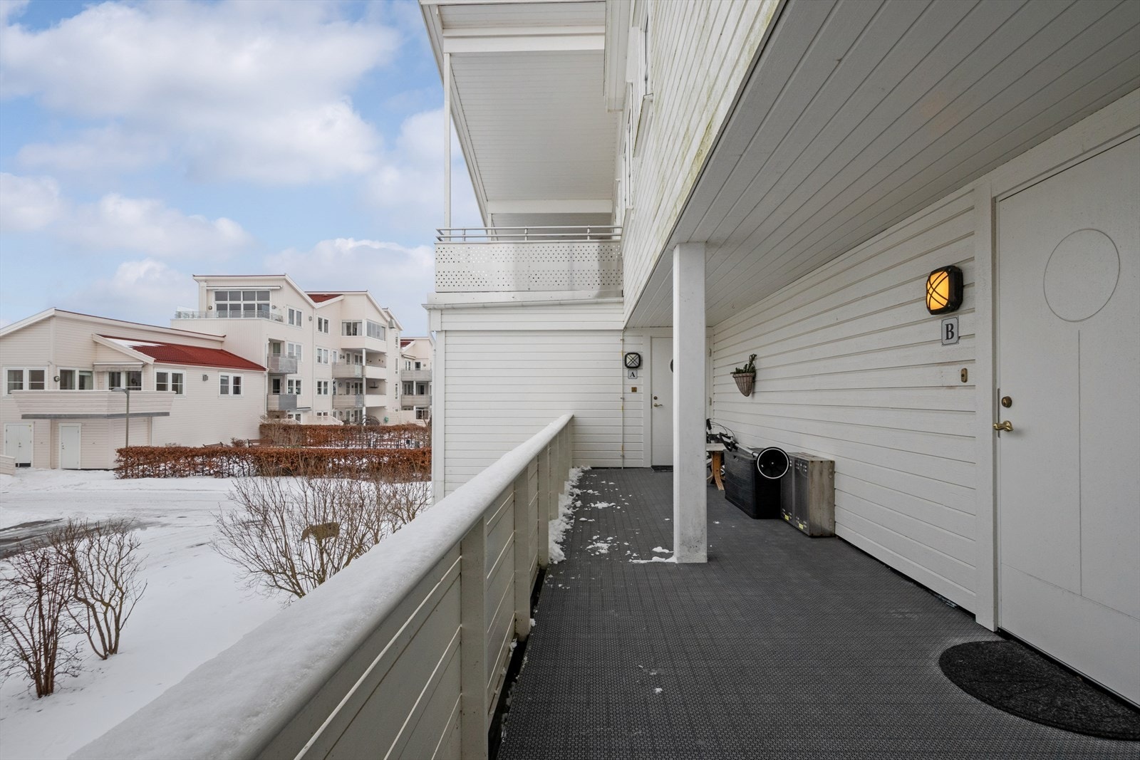 Et pent og praktisk inngangsparti. Galleribilde