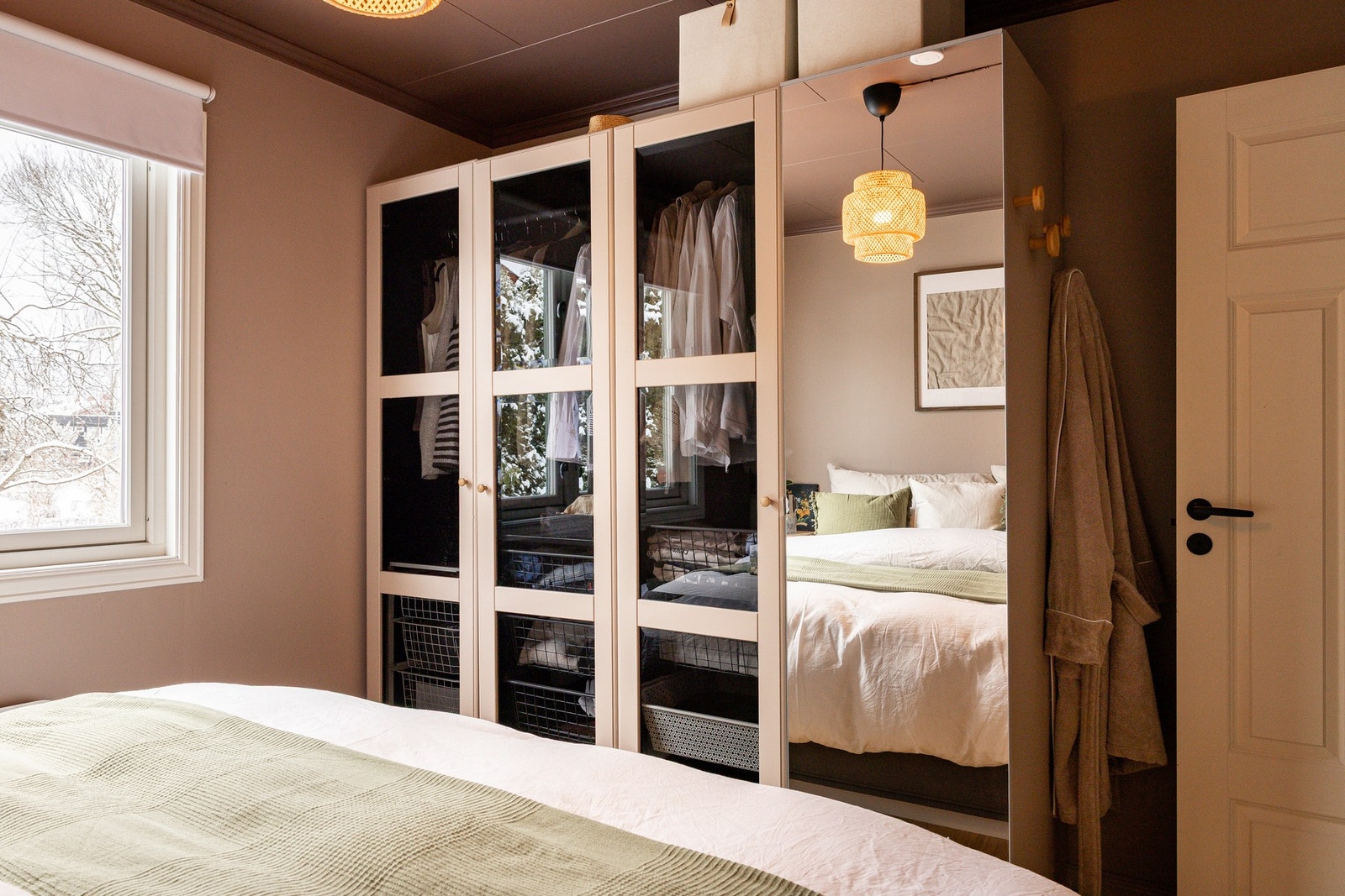 Soverom 1. Rommene har plass til seng, garderobe og øvrig møblement, og egner seg godt både som barnerom, hovedsoverom, kontor eller gjesterom. Galleribilde