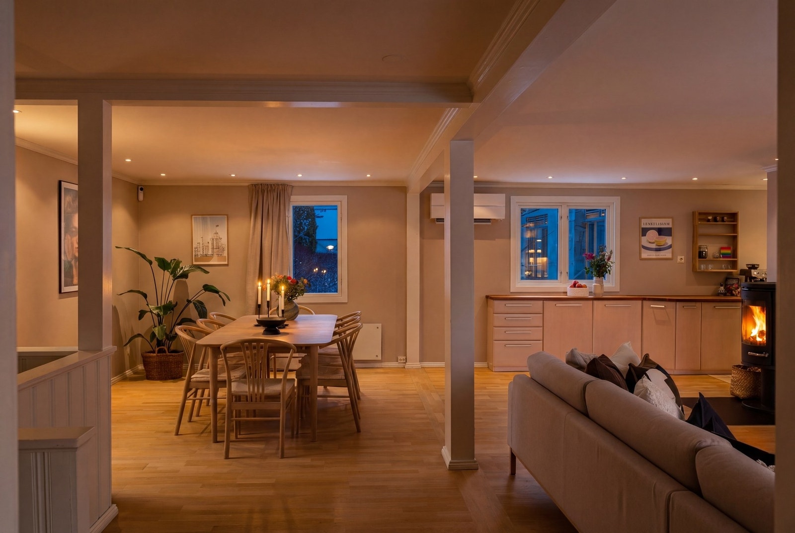 Kveldsstemning stue. Galleribilde