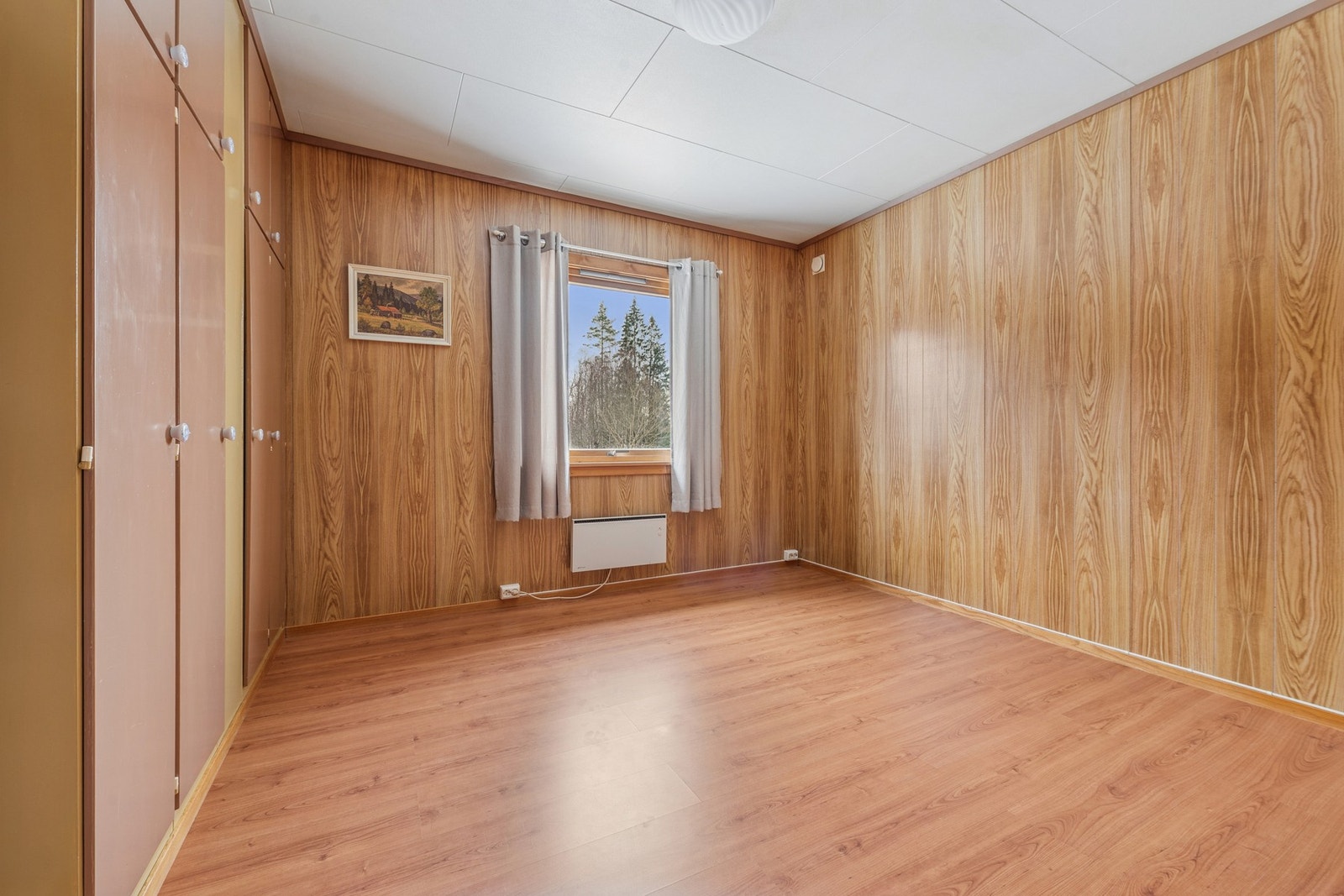 Soverommene fremstår som behagelige og innbydende, med gjennomgående pene overflater og fine lysforhold fra store vinduer. Galleribilde