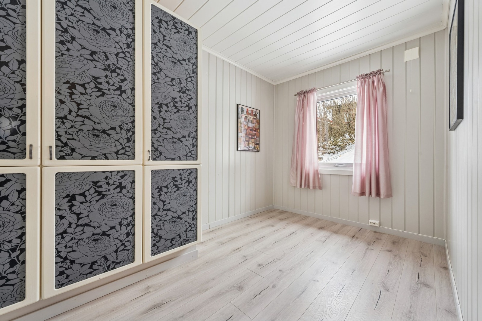 Boligen har flere lyse og trivelige soverom med gode møbleringsmuligheter. Galleribilde