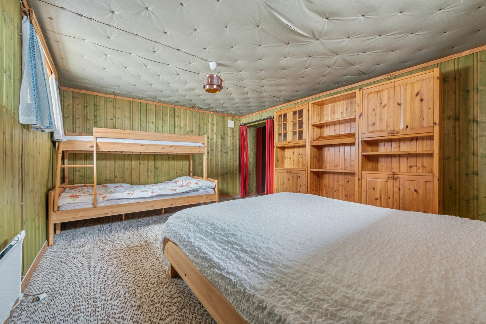 Rommet har god plass og naturlig lysinnfall, og fungerer perfekt som et fleksibelt ekstra rom. Galleribilde