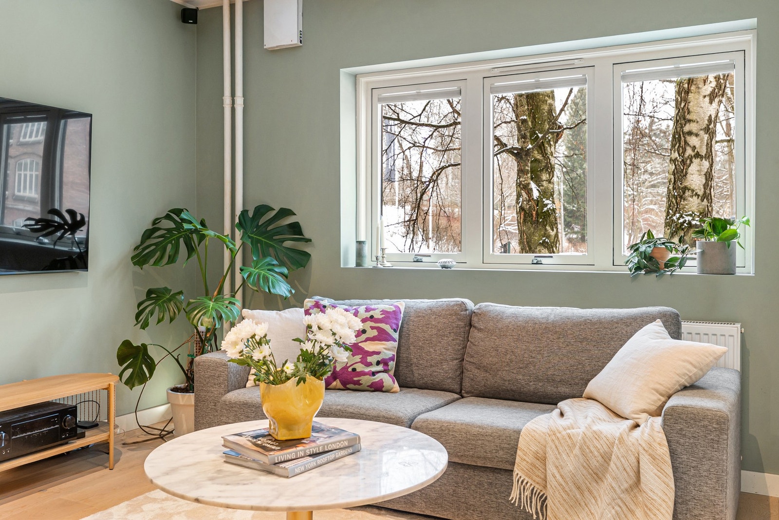 Velkommen til en lys, moderne og lekker leilighet med en ettertraktet beliggenhet langs Botanisk Hage. Galleribilde