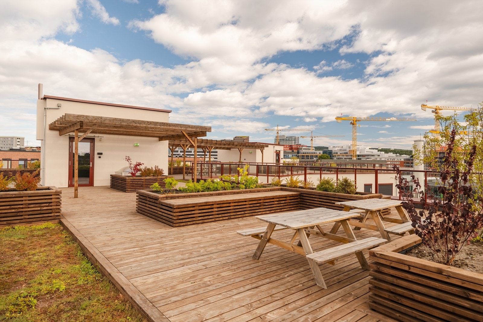 Gled dere til å nyte årets fineste dager omkranset av grønne, idylliske omgivelser - midt i byen! Galleribilde