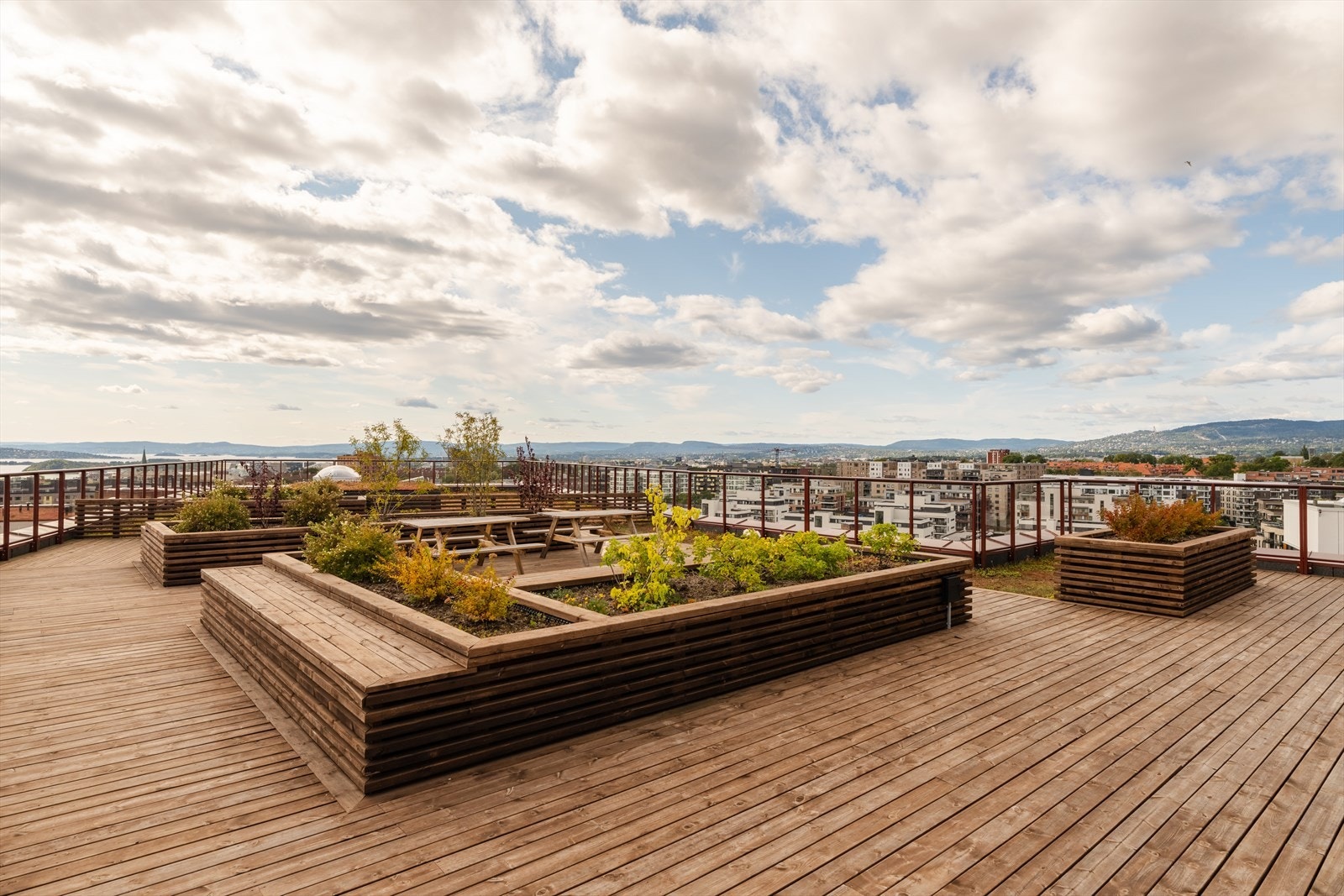 I tillegg har beboerne tilgang på en stor, flott takterrasse med uslåelige solforhold. Galleribilde