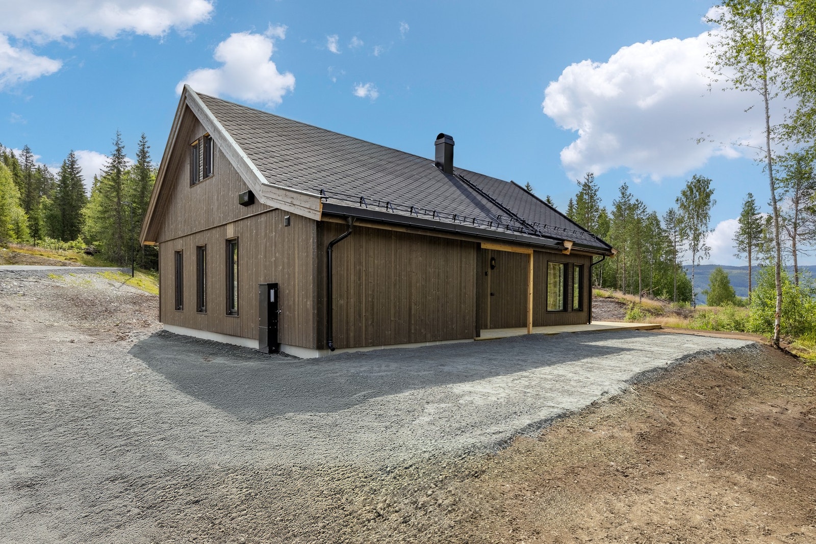 Det blir parkering i egen gårdsplass. Bilder er ikke av selve boligen, kun ment som illustrasjon. Galleribilde