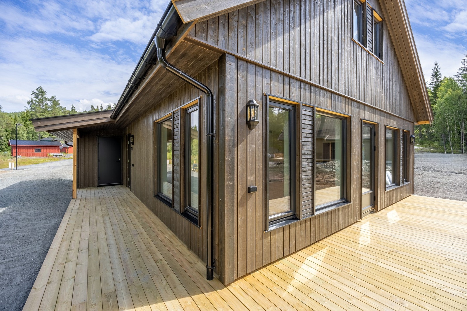 Det blir utgang til terrasse fra stuedelen. Bilder er ikke av selve boligen, kun ment som illustrasjon. Galleribilde