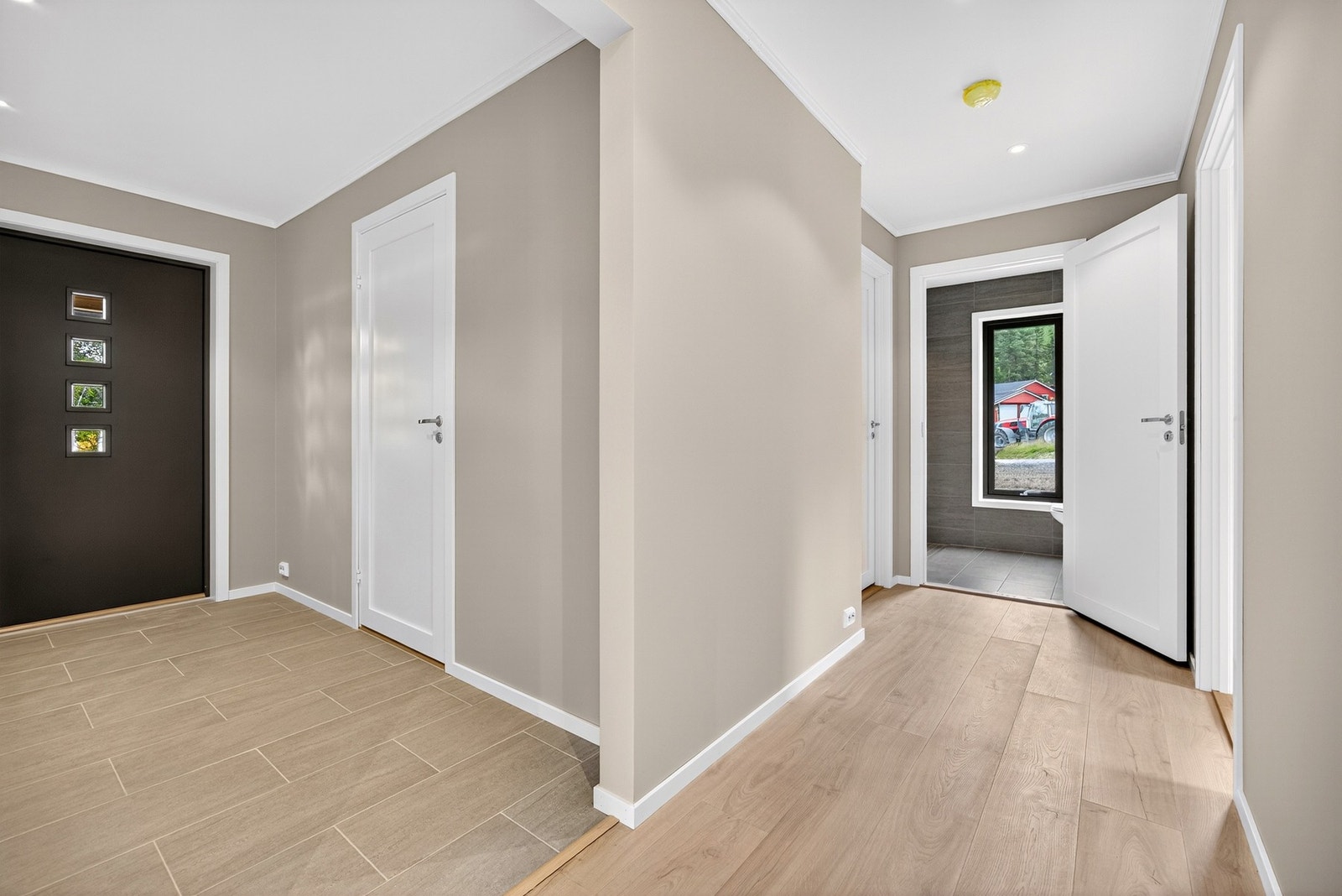 Boligen får videre to soverom, samt at det er mulighet for å velge innredet andre etasje mot tillegg. Bilder er ikke av selve boligen, kun ment som illustrasjon. Galleribilde