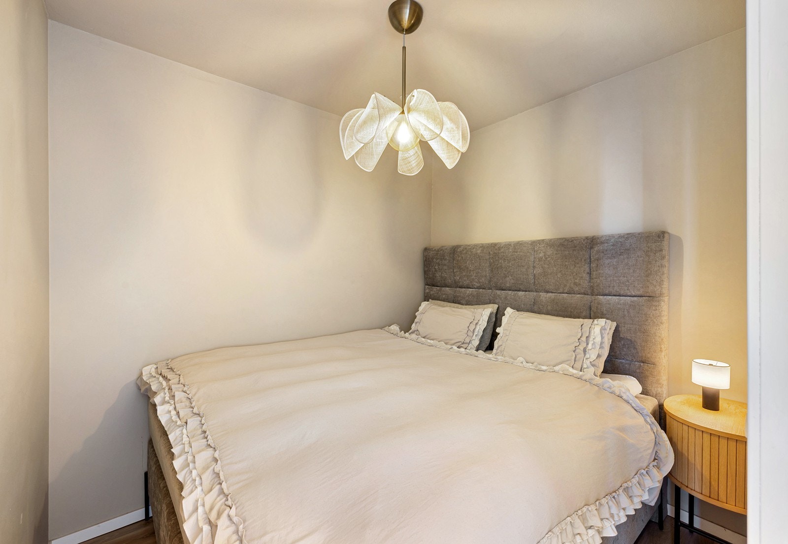 Smart alkoveløsning med effektiv romutnyttelse. Galleribilde