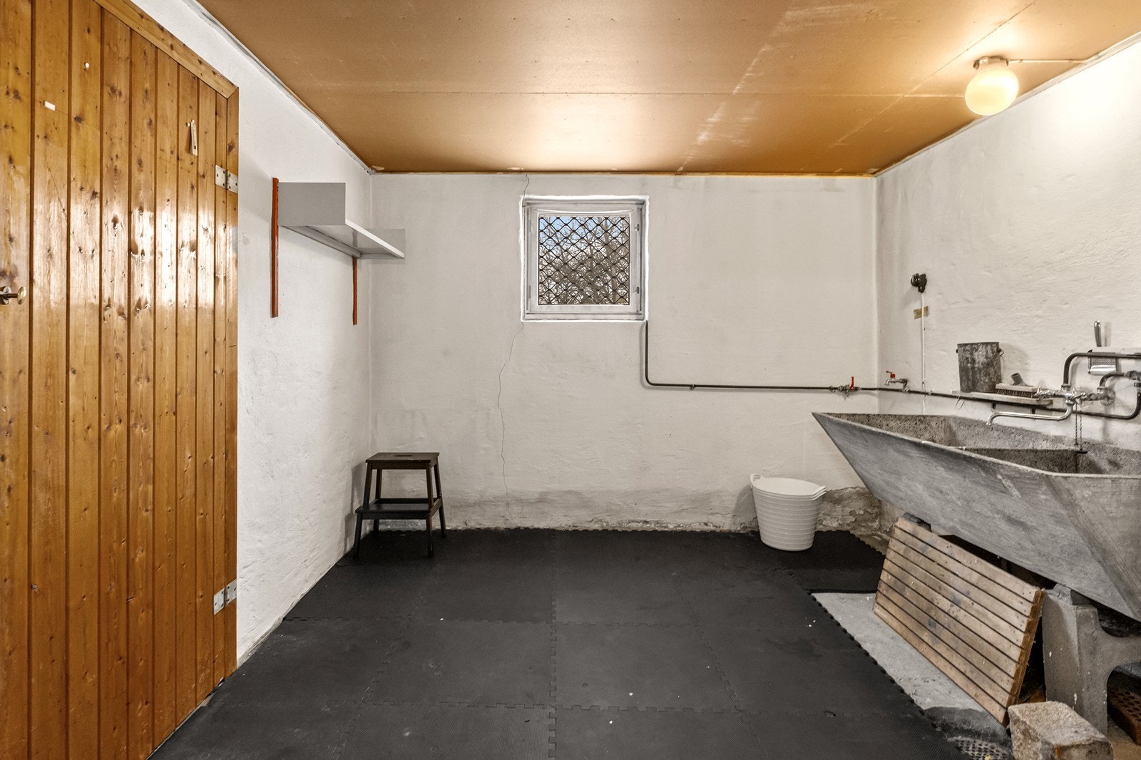 Praktisk vaskekjeller fra byggeåret, plassert i underetasjen. Galleribilde