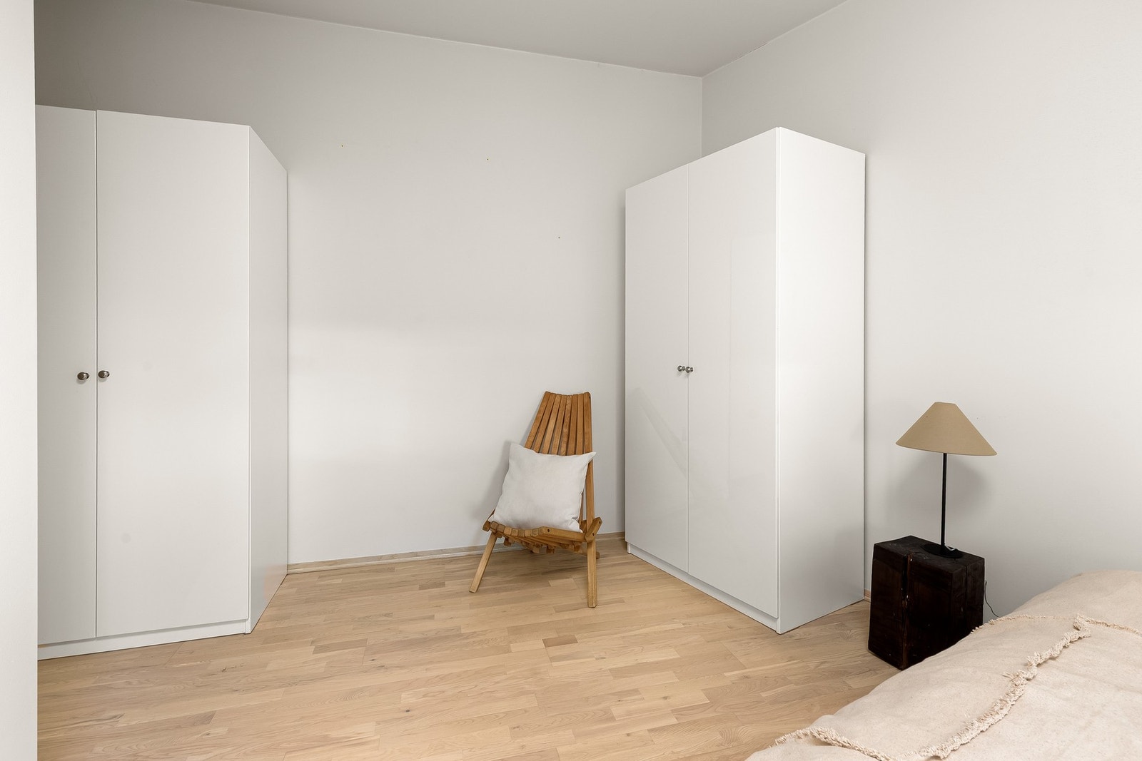 Gode oppbevaringsmuligheter i tre store garderobeskap. Galleribilde