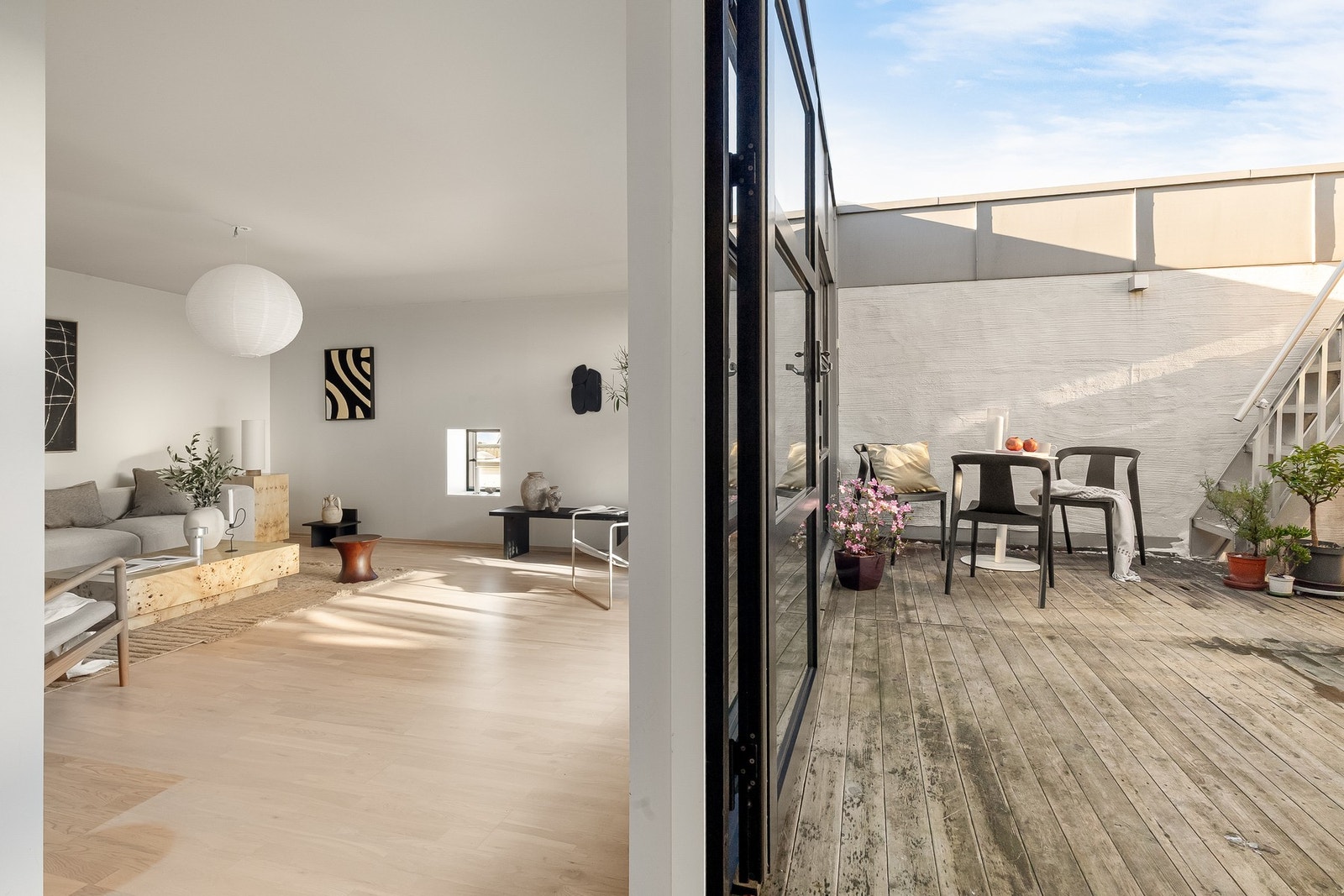 Leiligheten er arkitekttegnet av det anerkjente arkitektfirmaet Narud Stokke Wiig. Galleribilde