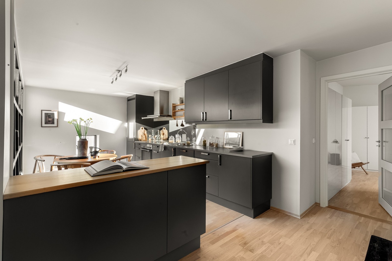 Dette er et kjøkken som innbyr til matlaging. Galleribilde