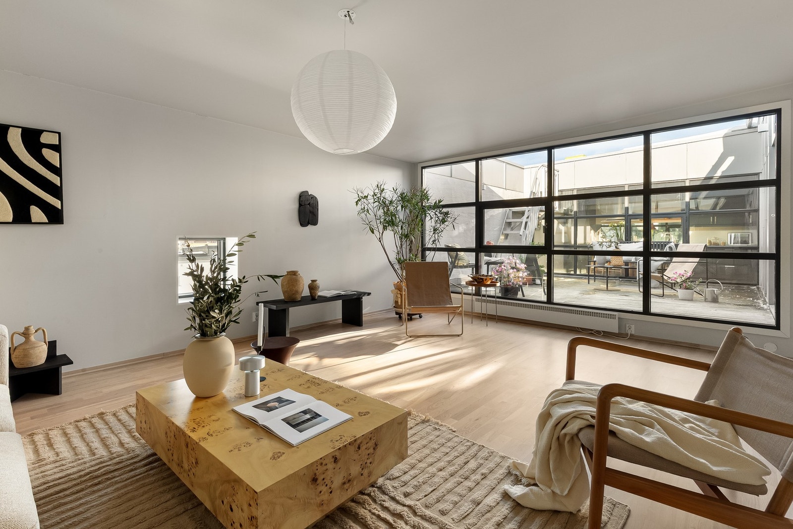 Moderne og rålekker 4-roms atriumsleilighet med fantastisk, solrik takterrasse på 17,5m² Galleribilde