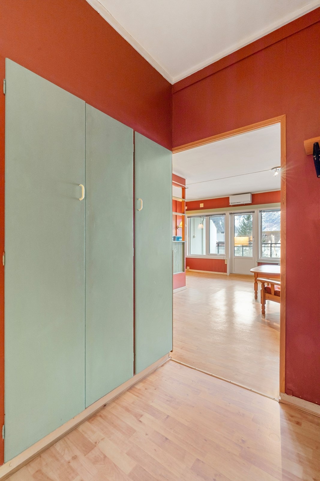 Sovealkove, sett mot stue/ kjøkken. Galleribilde