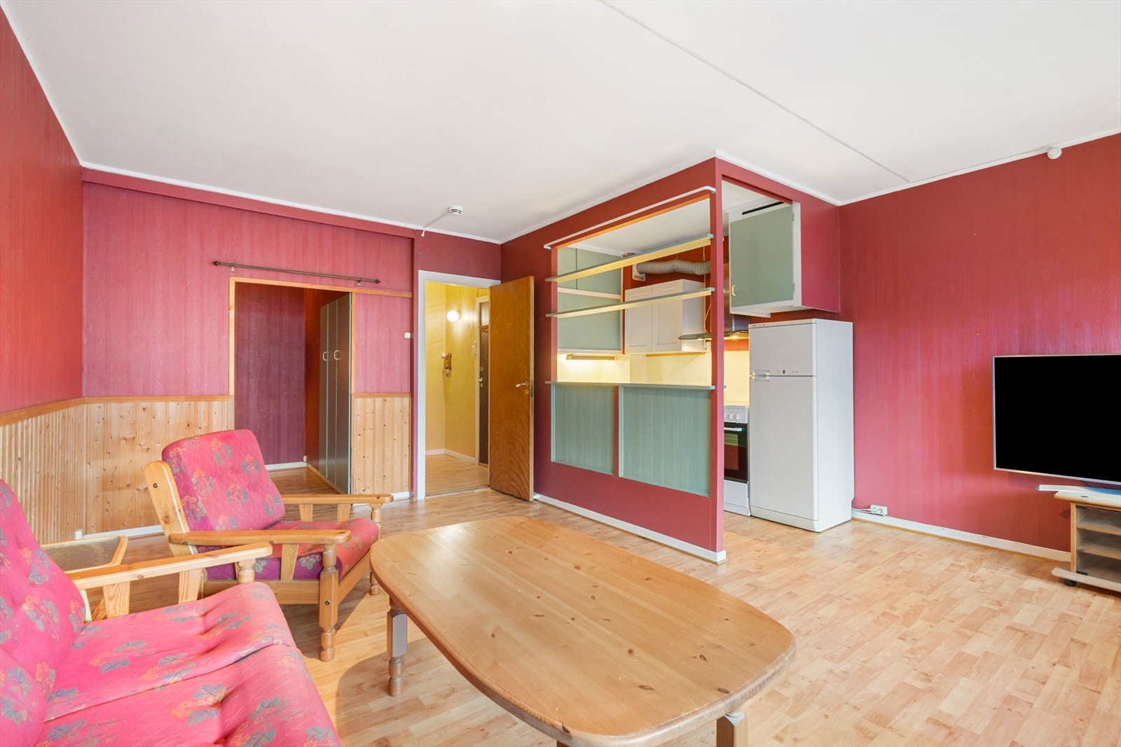 Fra stuen har man også direkte tilgang til entré og sovealkove. Galleribilde