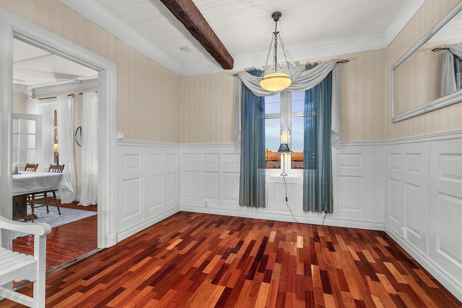 Plass til spisebord på kjøkkenet Galleribilde