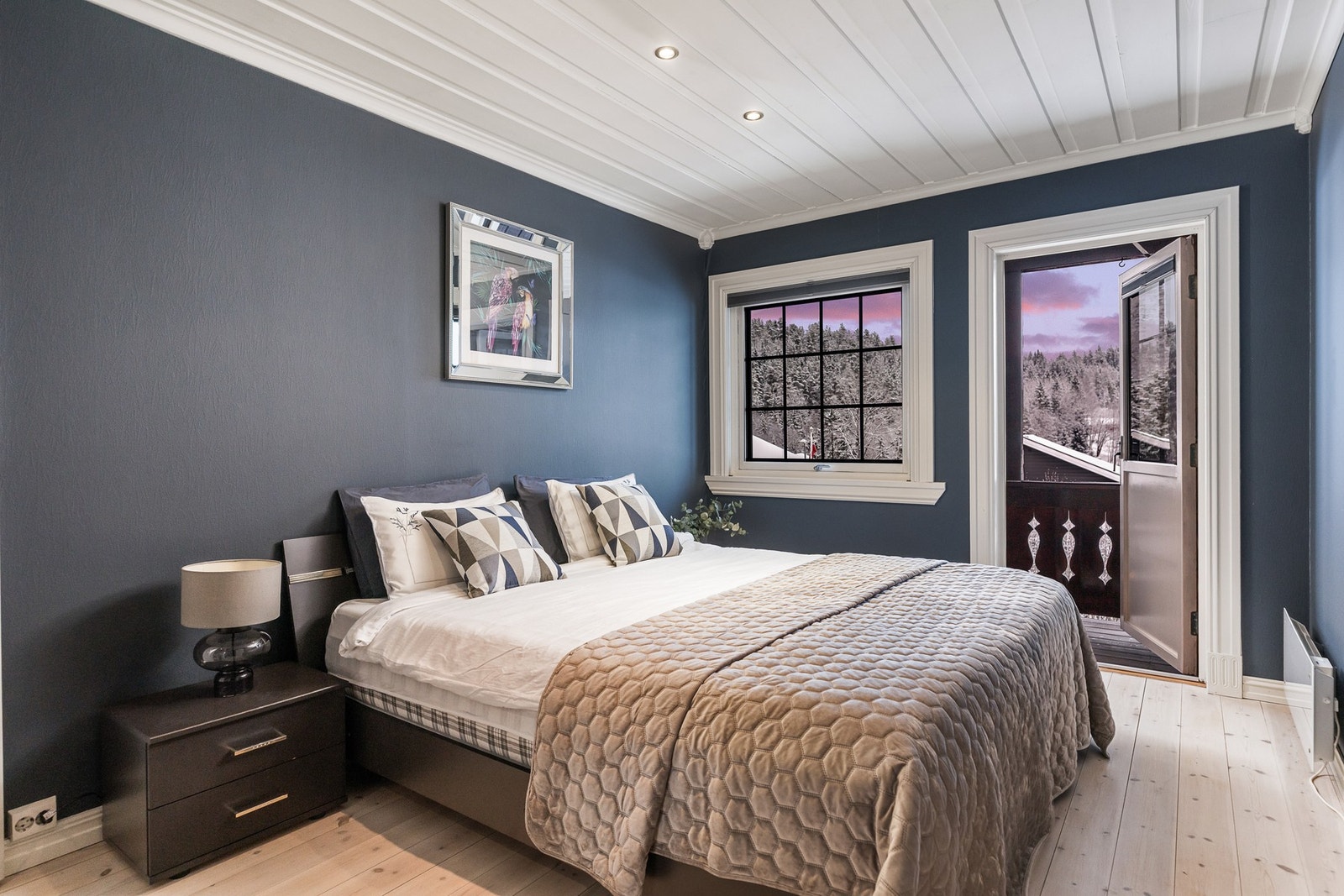 Her får du en praktisk og familievennlig planløsning med fire soverom av god størrelse. Galleribilde