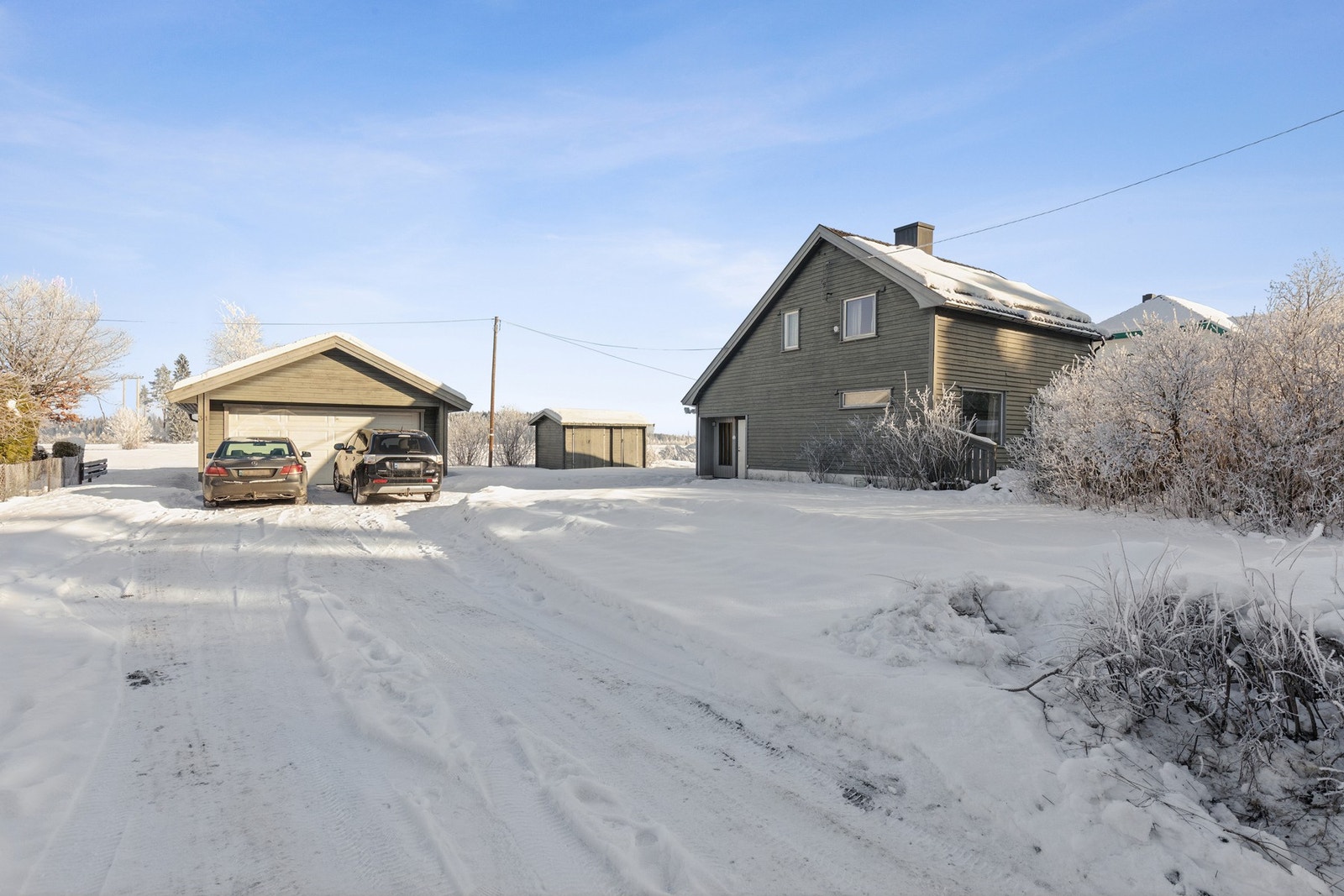 Boligen grenser til flotte friområder og marka, som gir fantastiske muligheter for turer og aktiviteter rett utenfor døren. Galleribilde