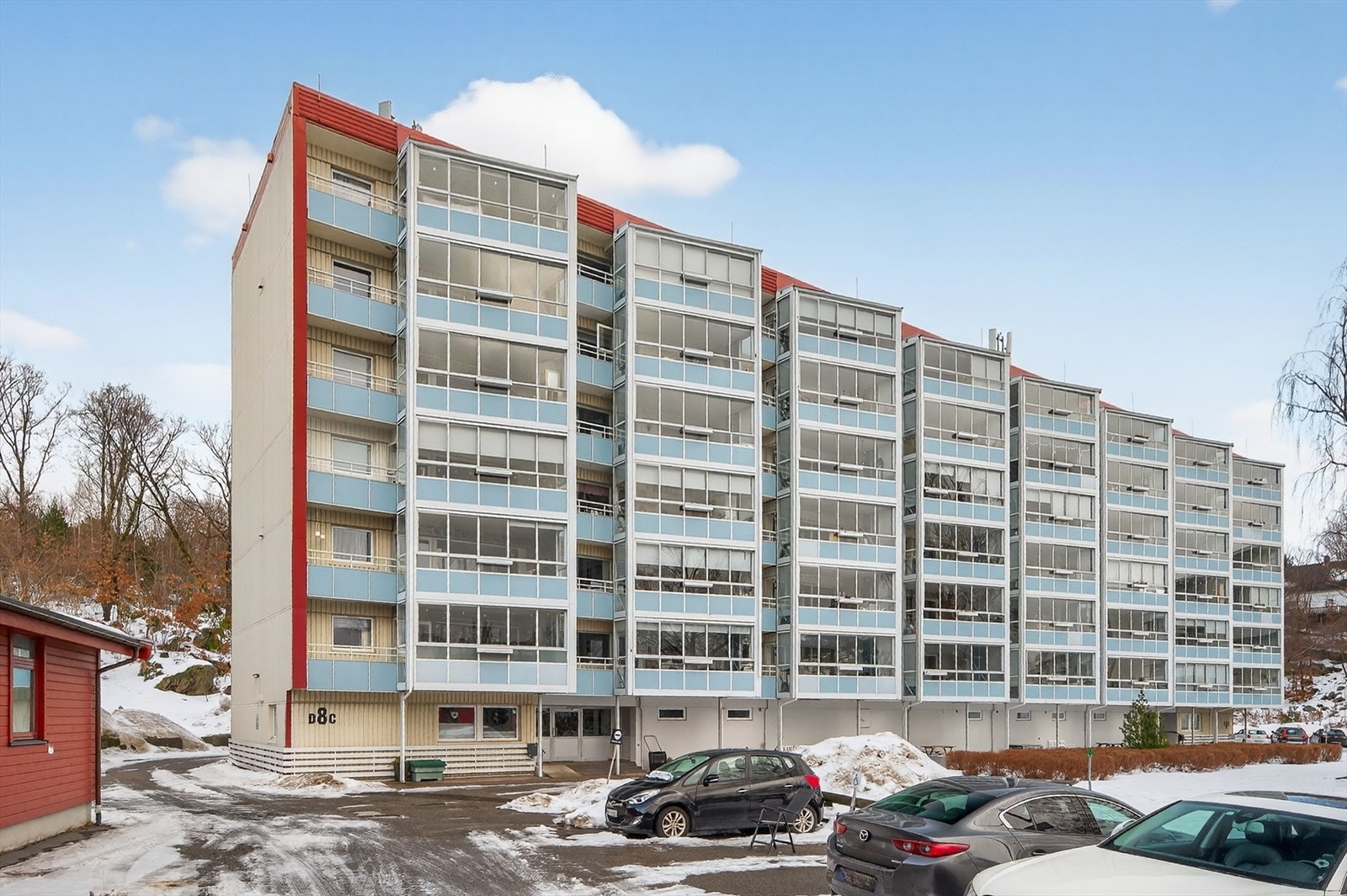 Det er heisadkomst fra inngangsetasje til leiligheten beliggende i byggets 5 etasje Galleribilde