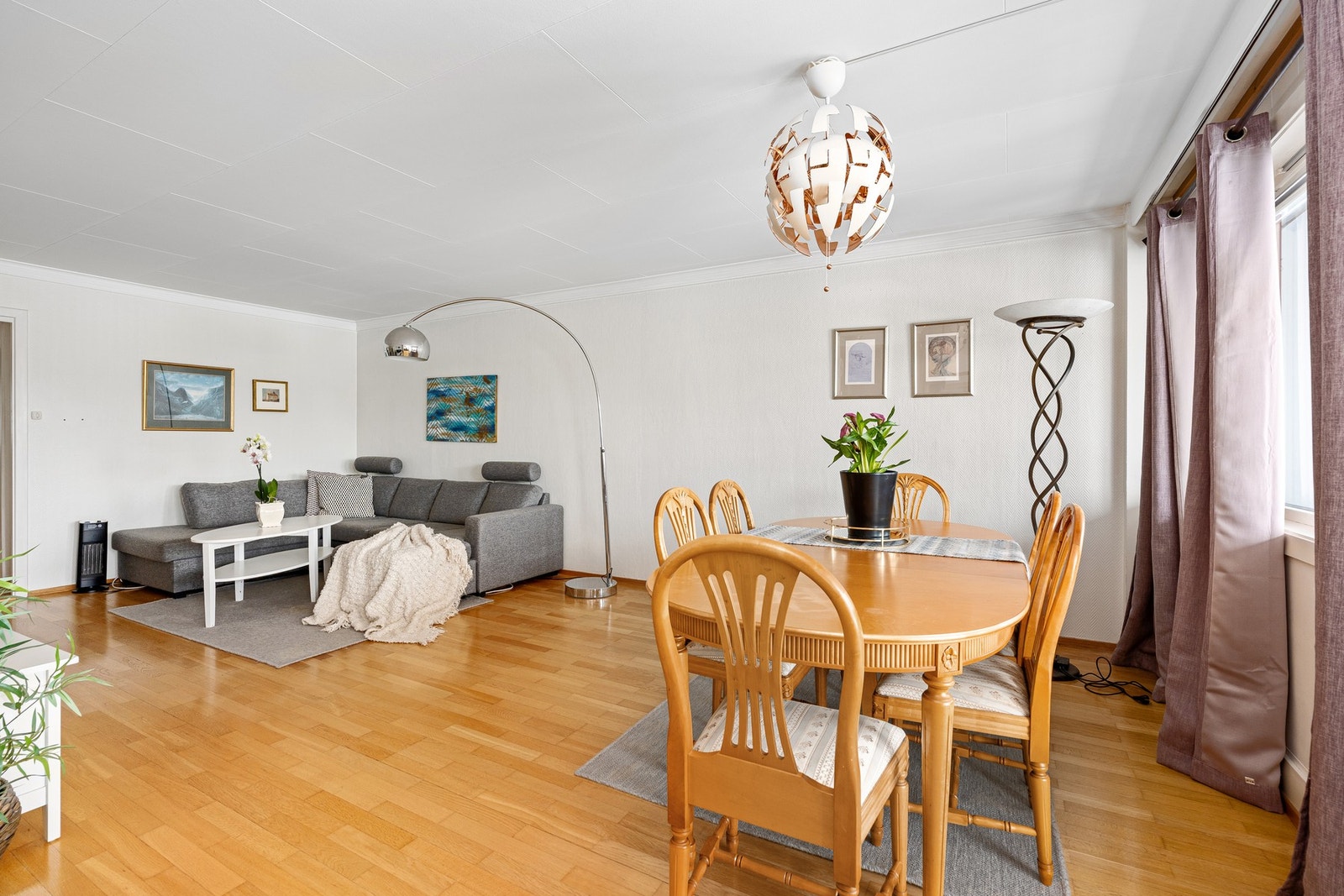 Stue/spisestue Galleribilde